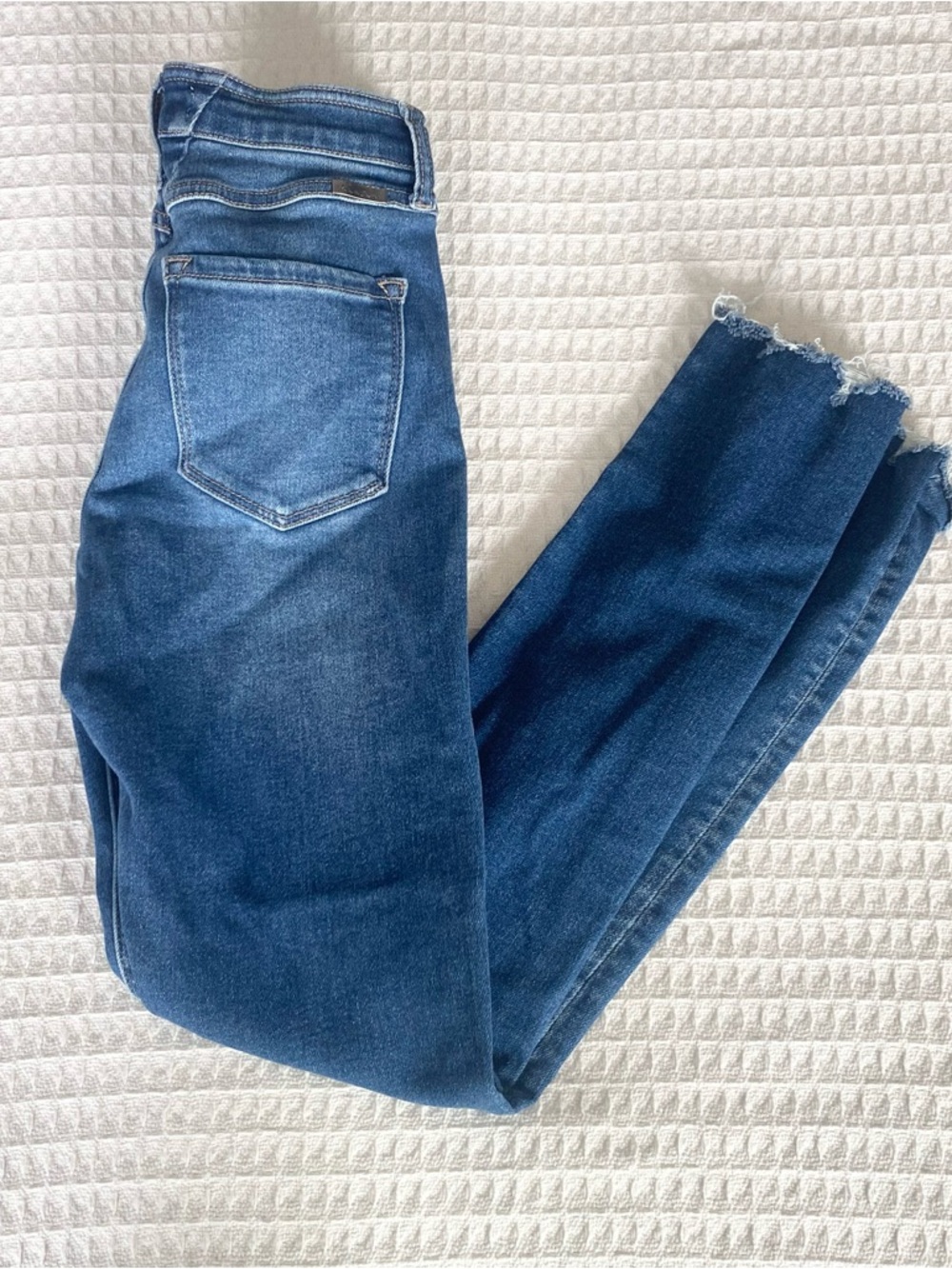 Kancan Elise low rise skinny Raw Hem Jeans size 2